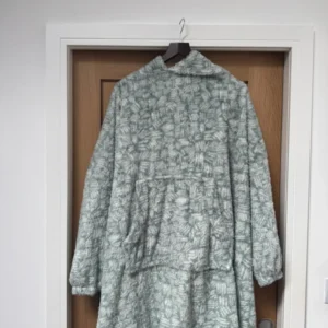 men's oversized fleece snoodie cozy wearable blanket hoodie for winter & lounging. (one size)/used